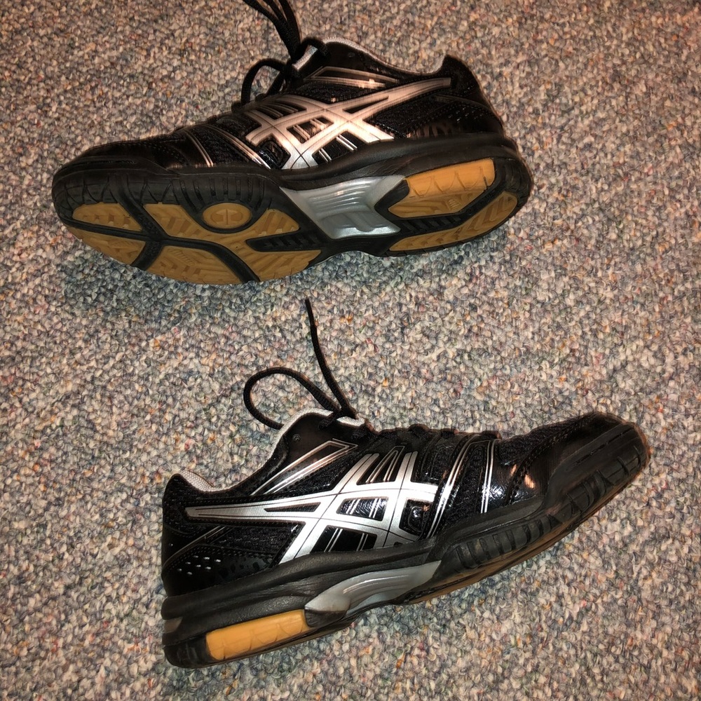 Volleyball shoes